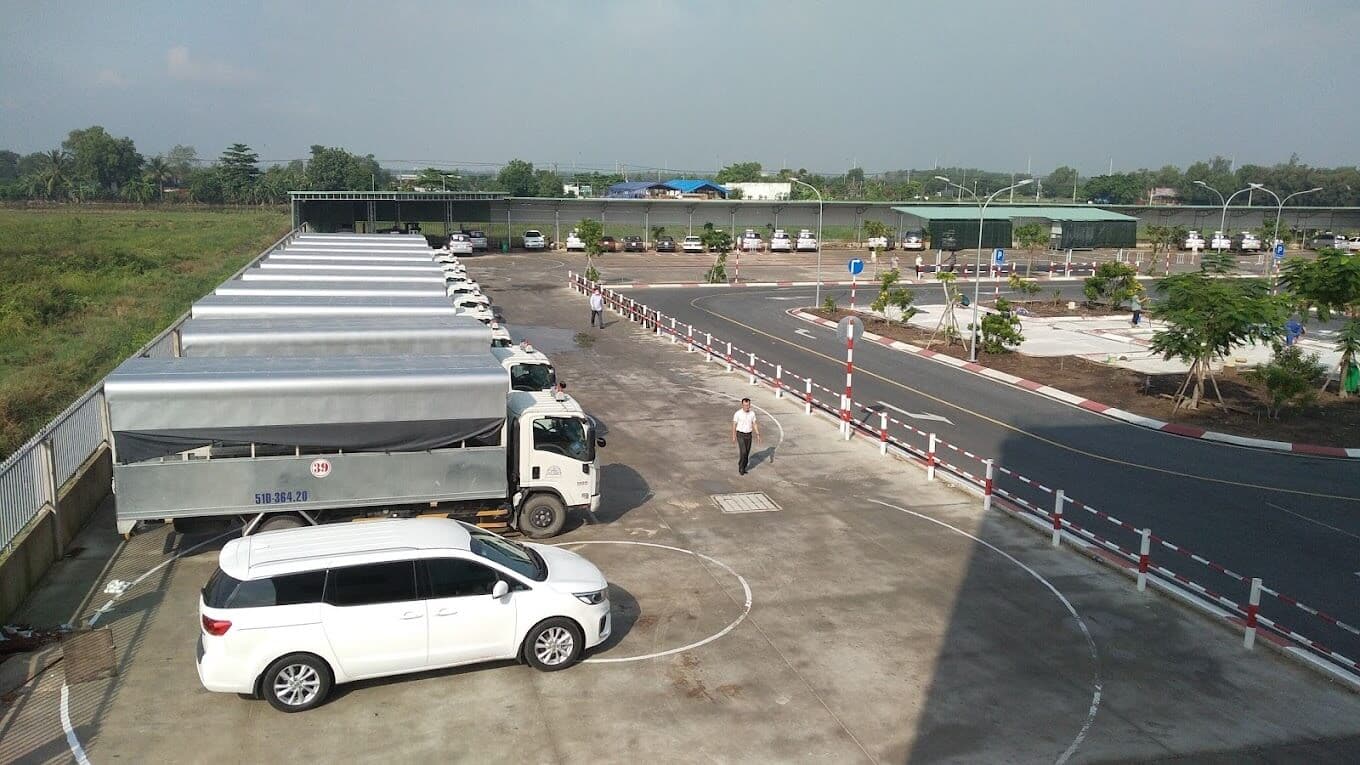 hình ảnh của trường dạy lái xe sài gòn tourist