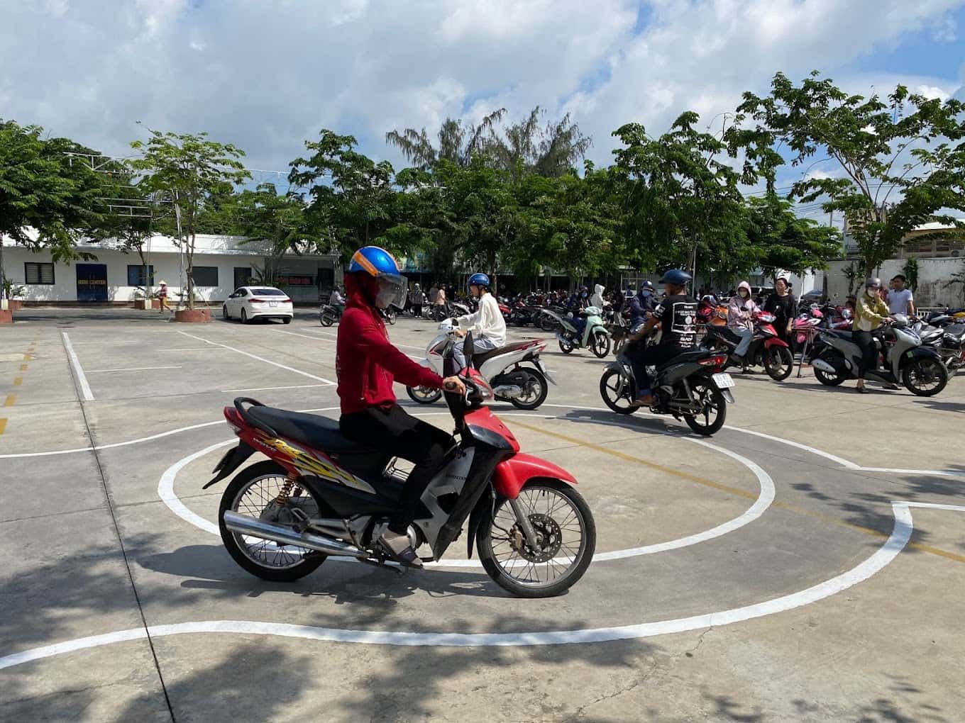 trung tâm đào tạo lái xe sài gòn tourist